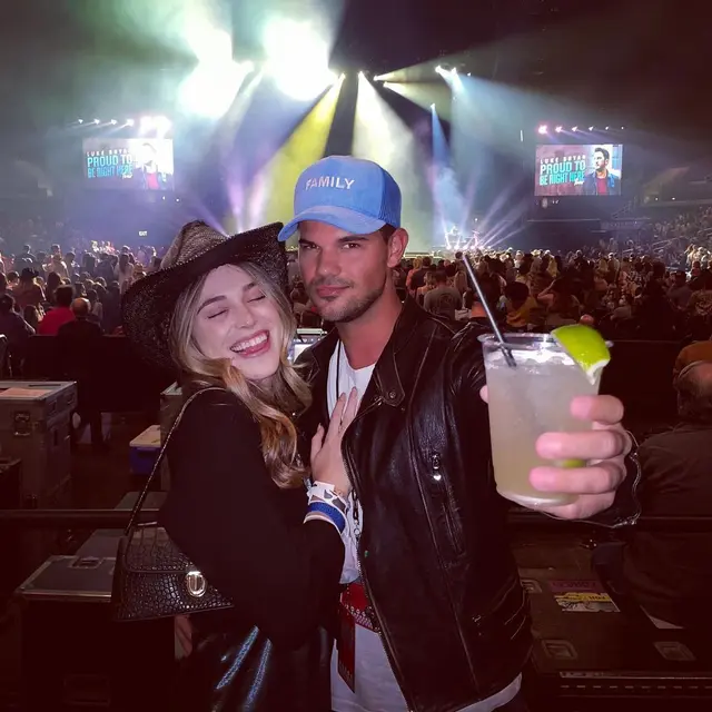 Taylor Lautner dan tunangannya Taylor Dome (Foto: Instagram/@taylorlautner)