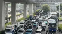 Situasi Jakarta Senin Pagi: LRT Sesak, Tol Dalam Kota Padat Merayap