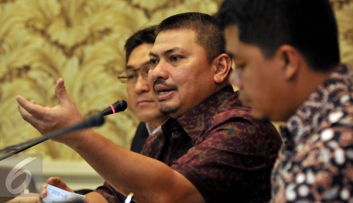 Ketua Fraksi PAN Mulfachri Harahap saat diskusi Revisi Undang-Undang Pilkada; Pematangan Demokrasi di Indonesia, Kompleks Parlemen, Jakarta, Kamis (14/4). (Liputan6.com/Johan Tallo)