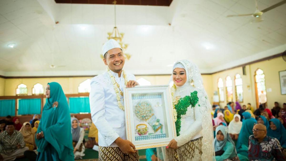 Katakan Cinta dengan Untaian Rupiah