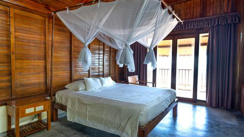 2. Pasang Kelambu di Tempat Tidur