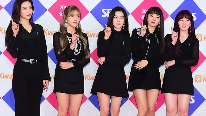 [Bintang] Hormati Jonghyun, Gaya Red Velvet Bikin Haru di SBS Gayo Dajeun