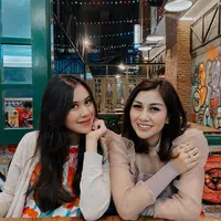 Nisya Ahmad dan Syahnaz Sadiqah (Sumber: Instagram/nissyaa)