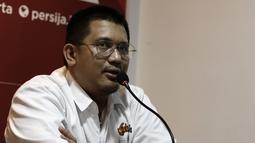 Ketum The Jakmania, Diky Soemarno, saat jumpa pers jelang peluncuran tim Persija di Kantor Persija, Kuningan, Jakarta, Jumat (21/2). Peluncuran tim Persija akan diisi dengan laga uji coba melawan tim asal Singapura.(Bola.com/Yoppy Renato)
