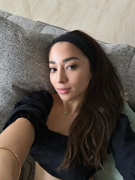 Bare face siapa takut? Nikita Willy tunjukkan dirinya berfoto selfie dengan bare face yang tetap memesona. [Foto: Instagram/nikitawillyofficial94]