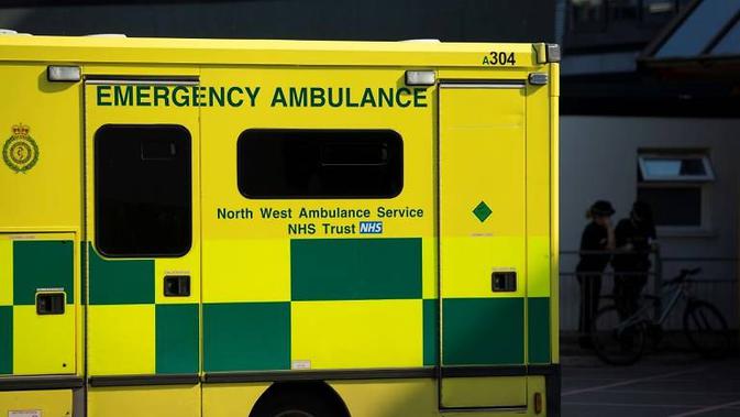 Ambulans di lokasi penyerangan Arndale Centre, Manchester. (AFP)