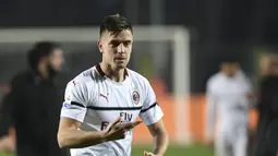 1. Krzysztof Piatek - Penyerang yang tengah bersinar bersama Genoa FC diawal musim. Sadar potensinya luar biasa, AC Milan merekrut pemain 23 tahun tersebut ke San Siro. (AFP/Miguel Medina)