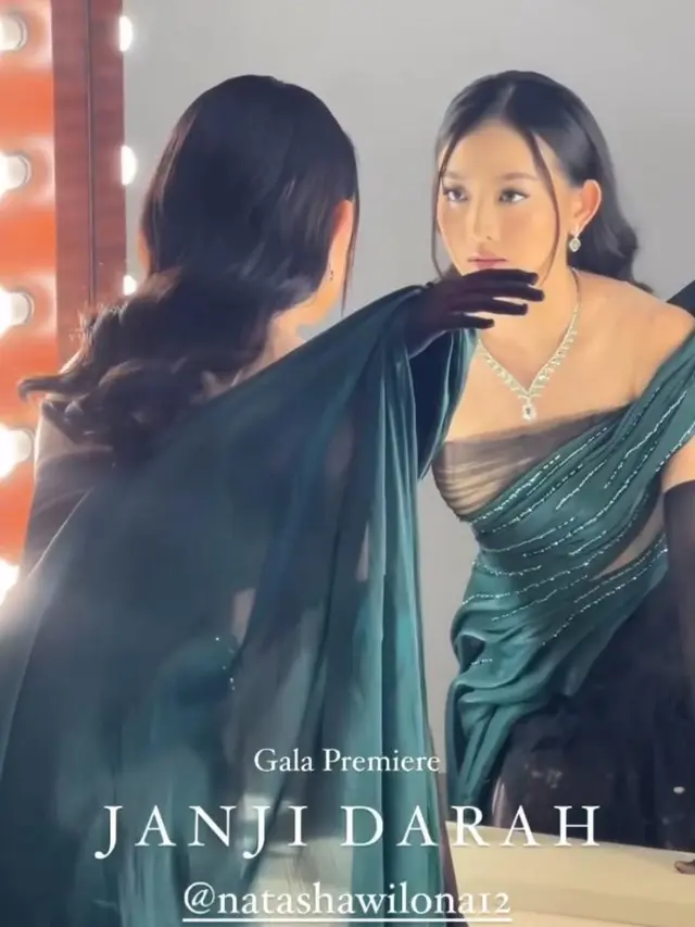 6 Gaya Horor Glamor Natasha Wilona Pakai Gaun ‘Tangan Buntung’ di Gala Premiere Film Terbaru