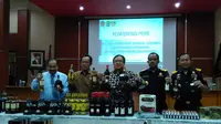 Bea Cukai dan BIN gagalkan penyelundupan satu kontainer miras ilegal senilai Rp 8,2 miliar. (Liputan6.com/Fiki Ariyanti)