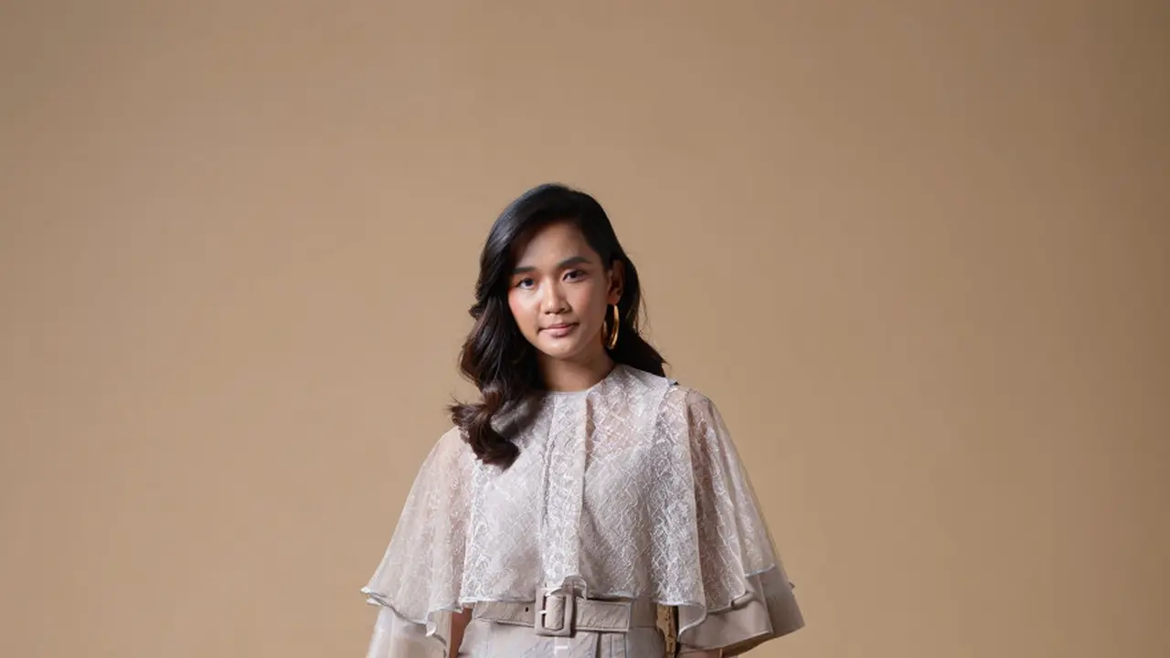 Long Dress Brokat Layer Cape Modern Formal