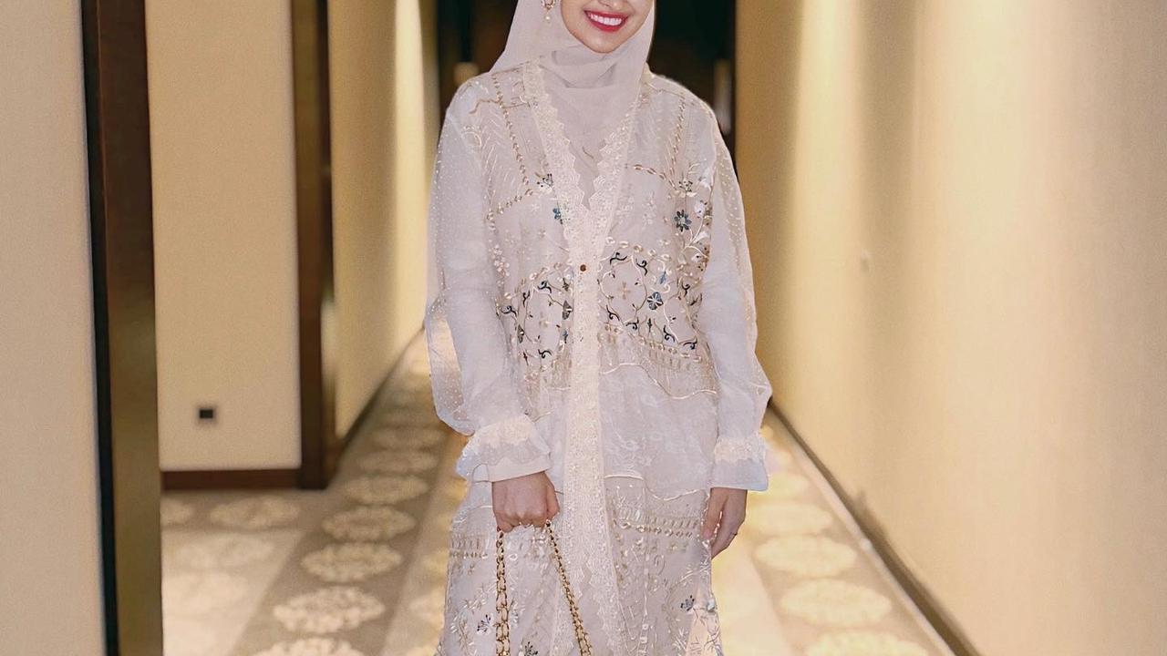 7 Potret Terbaru Puteri Modiyanti 'Anak' Tommy Soeharto yang Kini Berhijab, Paras Makin Cantik