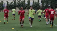 Pemain Bhayangkara FC mulai menjalani latihan untuk persiapan menghadapi kompetisi musim depan. (Bola.com/Fahrizal Arnas)