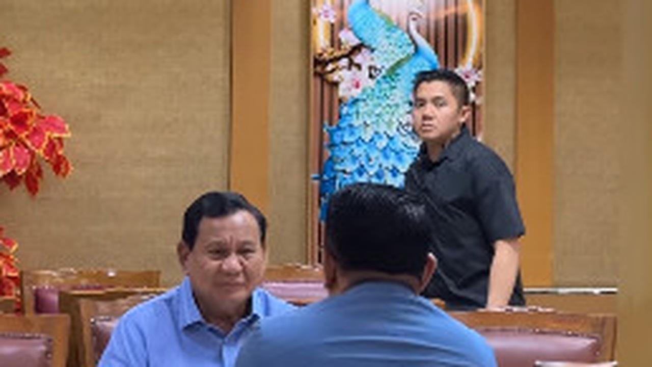 Prabowo Ajak Ridwan Kamil Makan Malam Nasi Padang