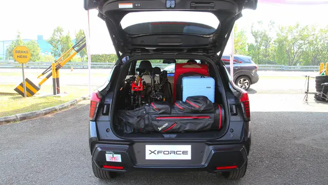 Mitsubishi XFORCE.