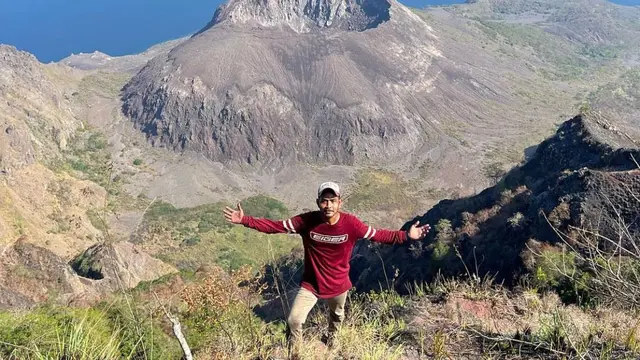 Gunung Iliwerung di Pulau Lembata, NTT.