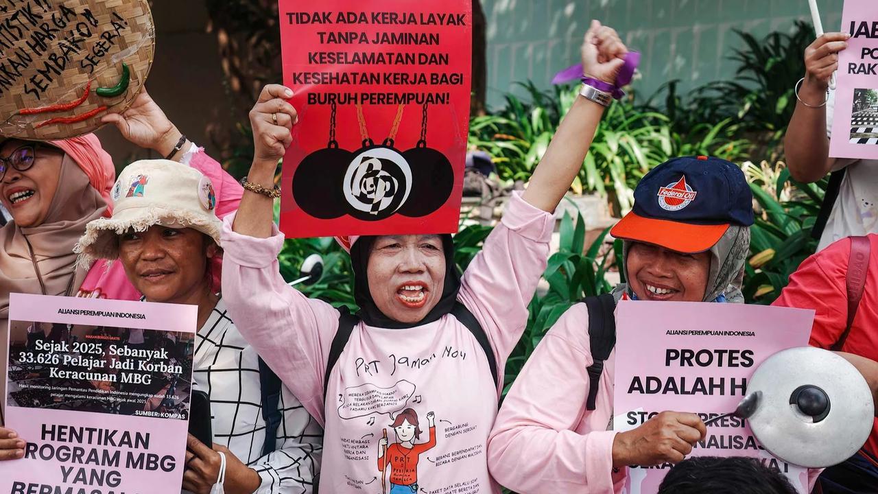 FOTO: Aliansi Perempuan Indonesia Gelar Aksi di Dukuh Atas