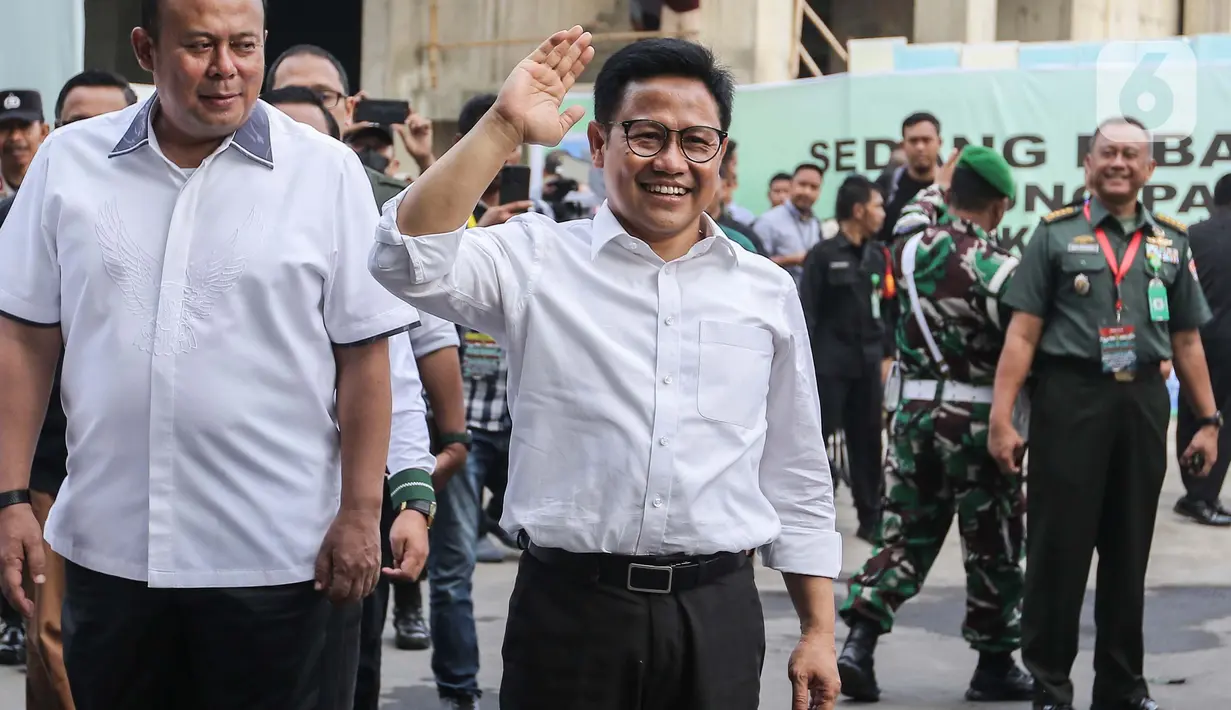 Cak Imin tiba lebih dahulu pukul 06.53 WIB. Anies tiba pukul 06.58 WIB. (Liputan6.com/Angga Yuniar)