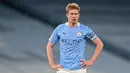 Kevin De Bruyne kesulitan mendapatkan performa terbaiknya bersama Manchester City akibat cedera. Ia hanya mencetak 5 gol dan 1 assist musim ini. Hal tersebut diduga menjadi faktor utama penurunan nilai pasarnya, yaitu sebesar 10 juta euro atau 161 miliar rupiah. (AFP/Laurence Griffiths)