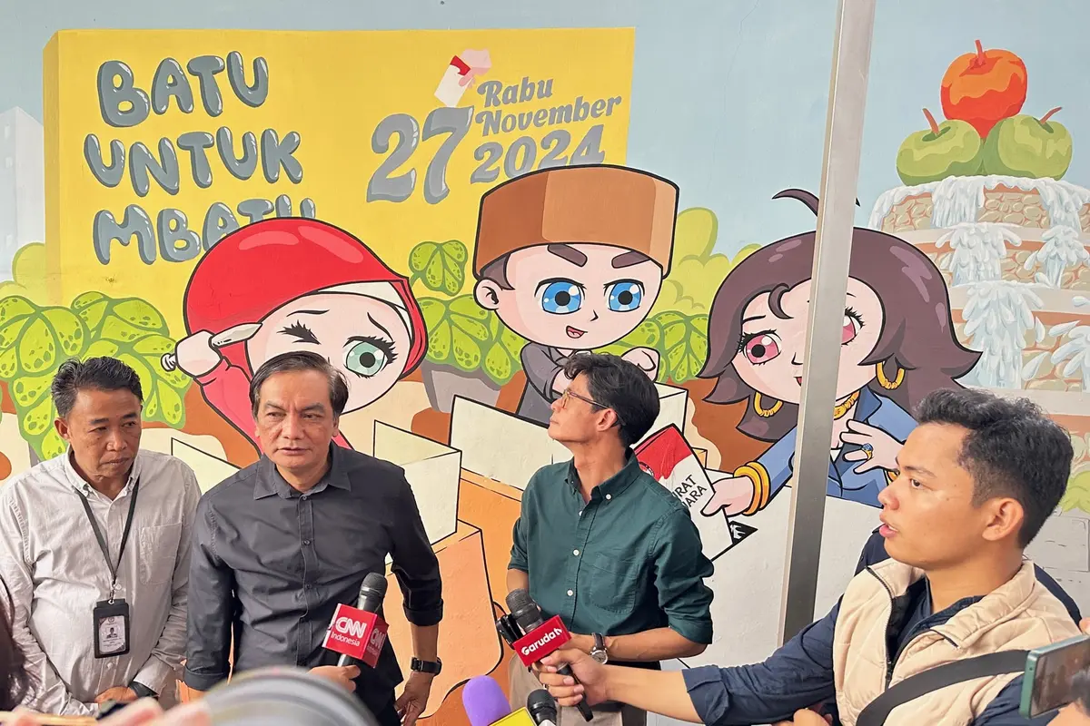 Komisioner KPU RI Yulianto Sudrajat di Kota Batu, Jawa Timur, Sabtu (9/11/2024) (Liputan6.com/Nanda Perdana Putra)
