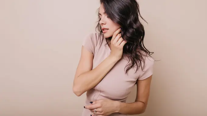 Cara Menjaga Rambut Tetap Lembap Seharian (photo by freepik.com)