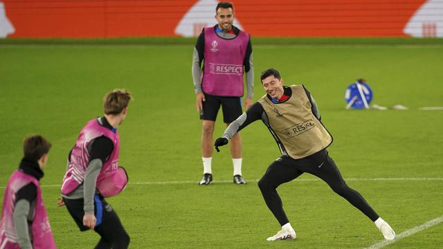 Jelang Hadapi Manchester United, Pemain Barcelona Jajal Rumput Old Trafford