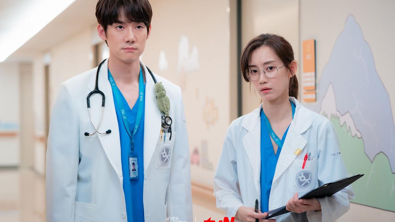 Aktor Utama 'HOSPITAL PLAYLIST' Kembali Lagi di 'RESIDENT PLAYBOOK', Siapa yang Paling Kamu Tunggu?