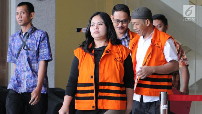 Sejumlah tersangka Anggota DPRD Kota Malang usai menandatangani berkas P21 di Gedung KPK, Jakarta, Kamis (27/12). Sidang tersangka Anggota DPRD Kota Malang rencananya digelar di Pengadilan Negeri Tipikor Surabaya. (Merdeka.com/Dwi Narwoko)