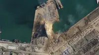 Gambar satelit ini, diperoleh CNN dari Planet Labs Inc., menunjukkan kawah besar di lokasi ledakan hari Selasa di pelabuhan Beirut. Planet Labs, Inc.