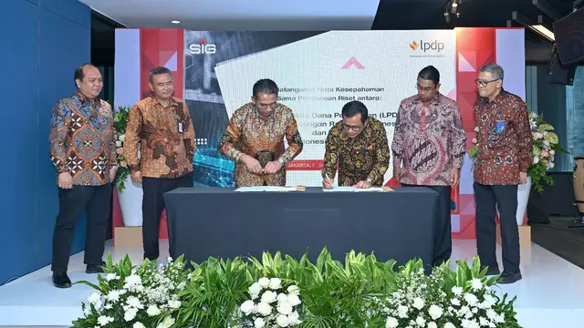 Semen Indonesia dan LPDP menandatangani MoU kerjasama pendanaan riset untuk mendukung aktivitas penelitian dan pengembangan sparepart pabrik semen milik perseroan. (Dok SIG)