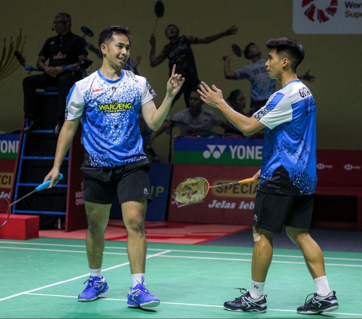 Pasangan ganda putra Indonesia,&nbsp;Sabar Karyaman Gutama/Moh Reza Pahlevi Isfahani bertanding melawan wakil Taiwan,&nbsp;Lee Jhe-Huei/Yang Po-Hsuan&nbsp;pada babak perempat final Indonesia Open 2024 di Istora Senayan, Jakarta, Jumat (7/6/2024). Sabar/Re
