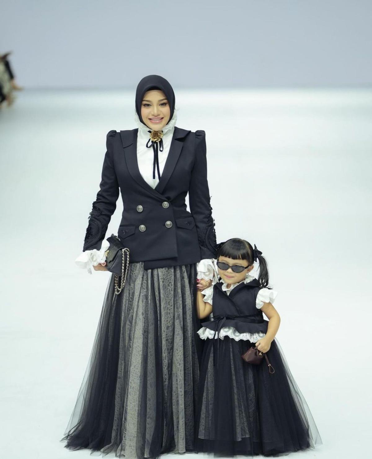 7 Potret Artis Saat Jakarta Fashion Week 2025: Muse Memukau dari Raisa Hingga Luna Maya!