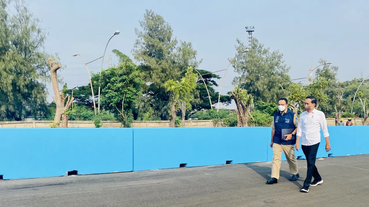 Kemesraan Presiden Jokowi dan Anies Baswedan Saat Tinjau Lintasan Sirkuit Formula E
