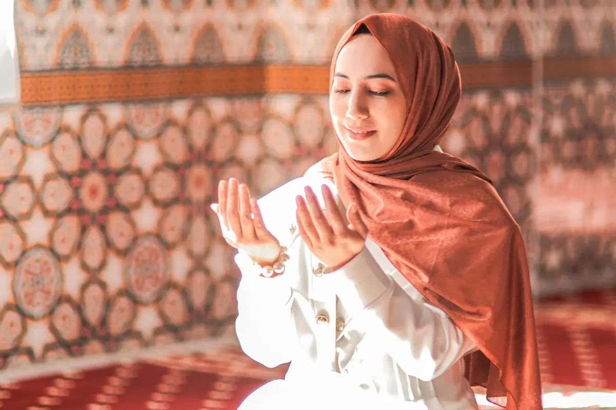 Ilustrasi Islami, muslimah, berdoa