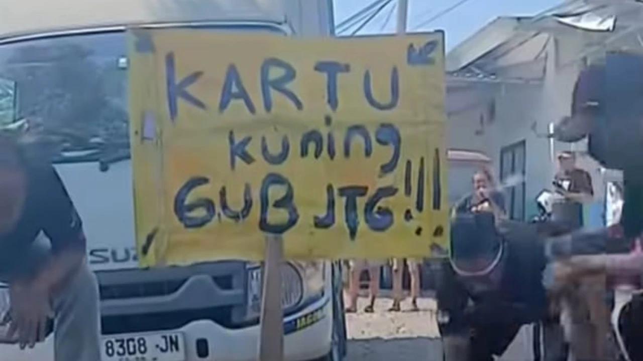 Viral Warga Blora Tanam Pohon Pisang di Jalan Rusak, Tantang Gubernur Jateng Tinjau Langsung Lokasi