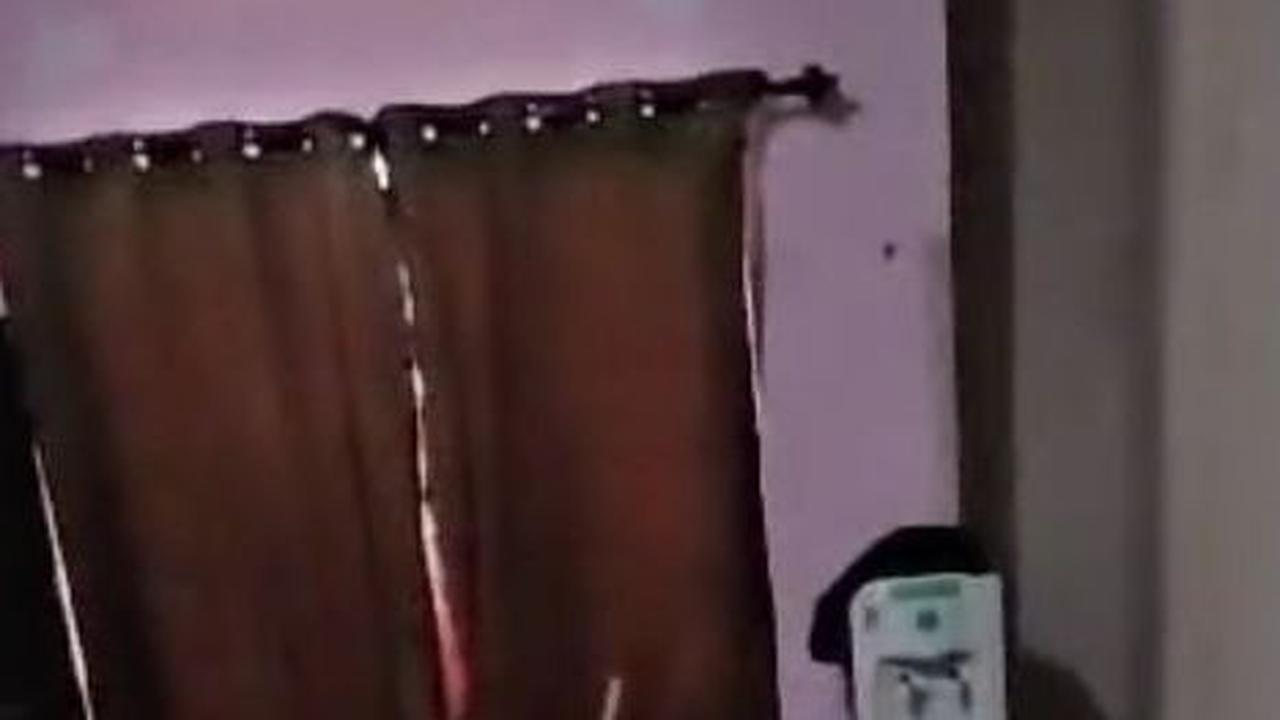 Kamar Super Berantakan dan Bikin Koridor Kos Banjir, Penghuni Kamar Diduga Idap Hoarding Disorder