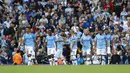 Para pemain Manchester City merayakan gol yang dicetak oleh Bernardo Silva ke gawang Brighton and Hove Albion pada laga Premier Leauge 2019 di Stadion Etihad, Sabtu (31/8). Manchester City menang 4 gol tanpa balas. (AP/Rui Vieira)