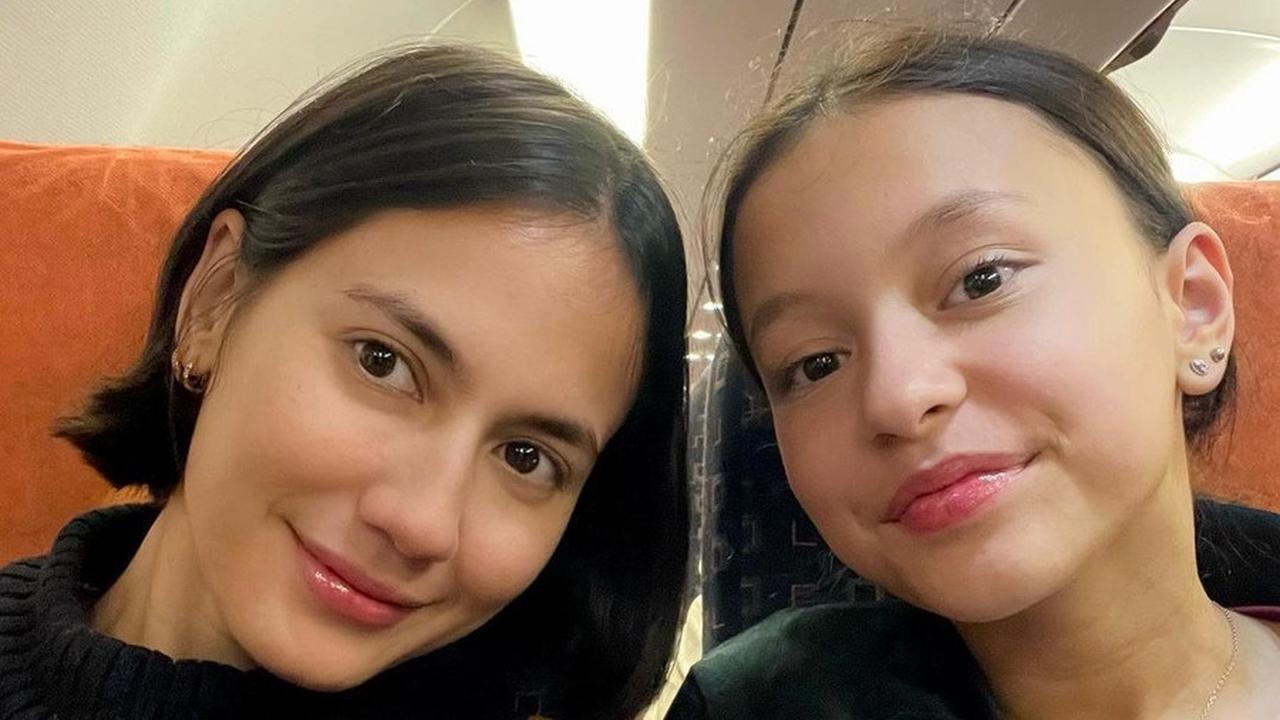 Cantiknya 11 12, Potret Pevita Pearce dan Adik Sambungnya yang Ternyata Bersuara Merdu - Tak Tersorot Karna Tinggal di Luar Negeri