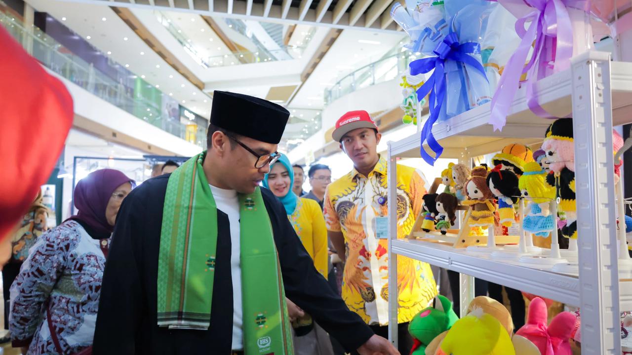 Wakil Wali Kota Tangerang Selatan Pilar Saga Ichsan saat mengunjungi Tangsel Art Festival 2025 di Bintaro Jaya Xchange Mall