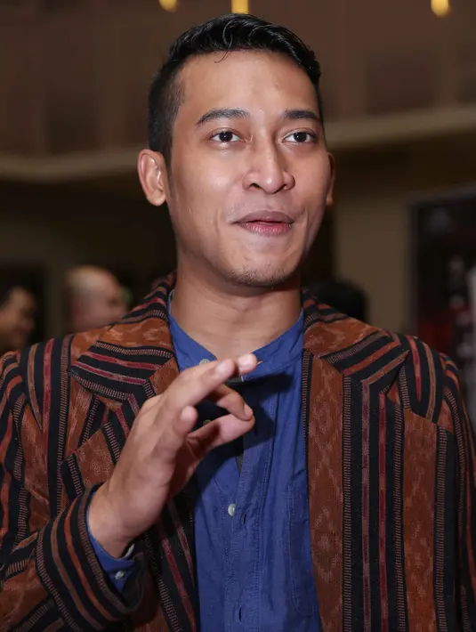 Lelaki yang biasa Firman itu mengawalinya kariernya dari film Bebek Telur (2010). Ia banyak belajar secara otodidak. Terlebih dalam film itu ada aktor dan aktris senior yang menjadi idolanya, Toro Margen dan Rima Melati. (Nurwahyunan/Bintang.com)
