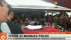 Keluarga dan kerabat korban terus berdatangan memberikan doa dan penghormatan terakhir pada polisi korban penyerangan teroris tersebut.