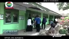 Plafon gedung sebuah SDN Sumberpoh di Kabupaten Probolinggo, Jawa Timur ambrol. Beruntung peristiwa tersebut terjadi pada Kamis dini hari, hingga tak sampai menimbulkan korban jiwa.