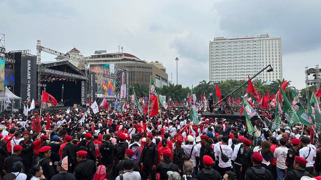 Lautan Massa Pendukung Padati Simpang Lima Semarang, Tunggu Kedatangan Ganjar-Mahfud