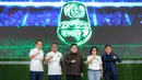 <p>Ketua umum PSSI, Erick Thohir (tengah), Direktur utama PT Pegadaian Damar Latri Setiawan (kedua kanan), Direktur utama PT LIB, Ferry Paulus (kiri), dan Deputy Director Origramming Indosiar, Ekin Gabriel Surbakty (kiri) berfoto bersama saat konferensi pers Pegadaian Liga 2 2024/2025 yang berlangsung di The Gade Tower, Senen, Jakarta, Selasa (03/09/2024). (Bola.com/Bagaskara Lazuardi)</p>