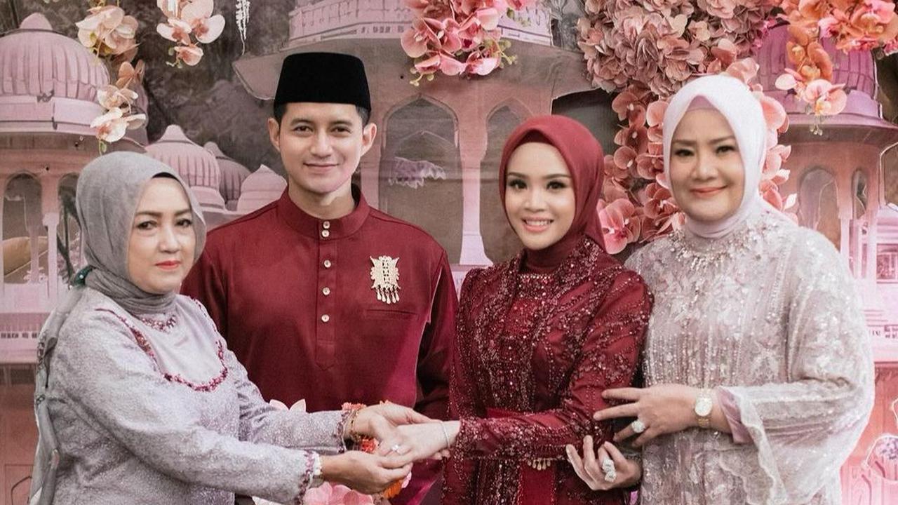 <b>Kisah Asmaranya Jarang Tersorot</b>