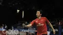 Pasangan Indonesia-Malaysia Hendra Setiawan / Boon Heong Tan, kalah dari pasangan China, Li Junhui dan Liu Yuchen pada laga Indonesia Open 2017 di JCC, Kamis, (15/6/2017). Pasangan China menang dengan skor 21-15, 21-15. (Bola.com/M Iqbal Ichsan)