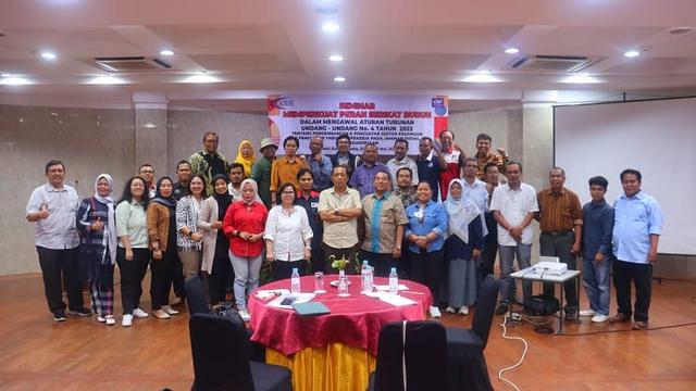 Seminar Memperkuat Peran Serikat Buruh
