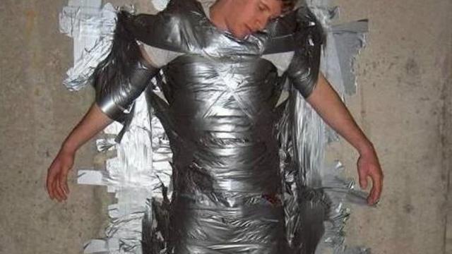 kelakuan konyol orang saat mabuk (foto: reckontalk.com)