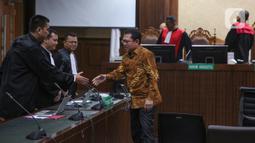 Selain itu, Hasbi Hasan dijatuhi hukuman denda sebesar Rp1 miliar serta membayar uang pengganti Rp3.880.844.400. (merdeka.com/Arie Basuki)