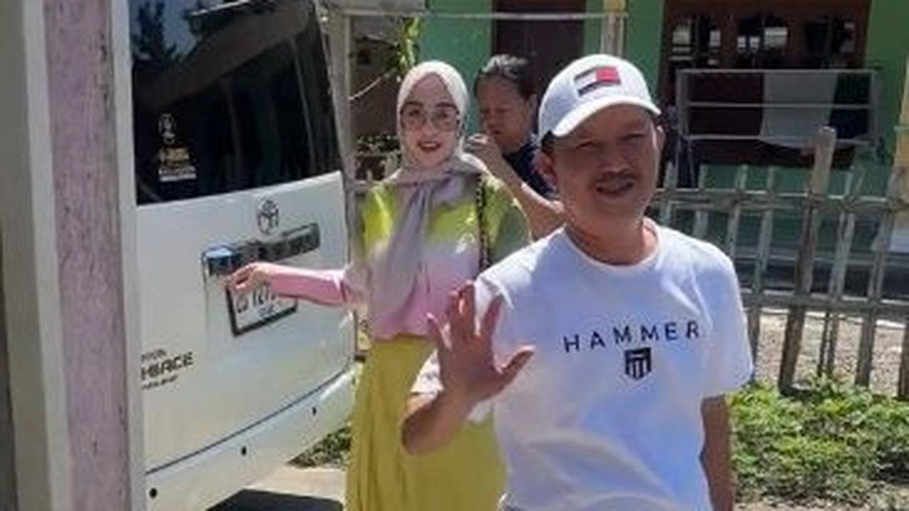 "anak cewek bontotnya ini berkelahi dengan kkn, bermula dari sebuah chat," tulis Rinita sambil membagikan video singkat.