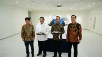 Menteri Koordinator Bidang Perekonomian Airlangga Hartarto saat mengunjungi PT Hyundai Motor Manufacturing Indonesia (HMMI) di Cikarang, Selasa (27/12).